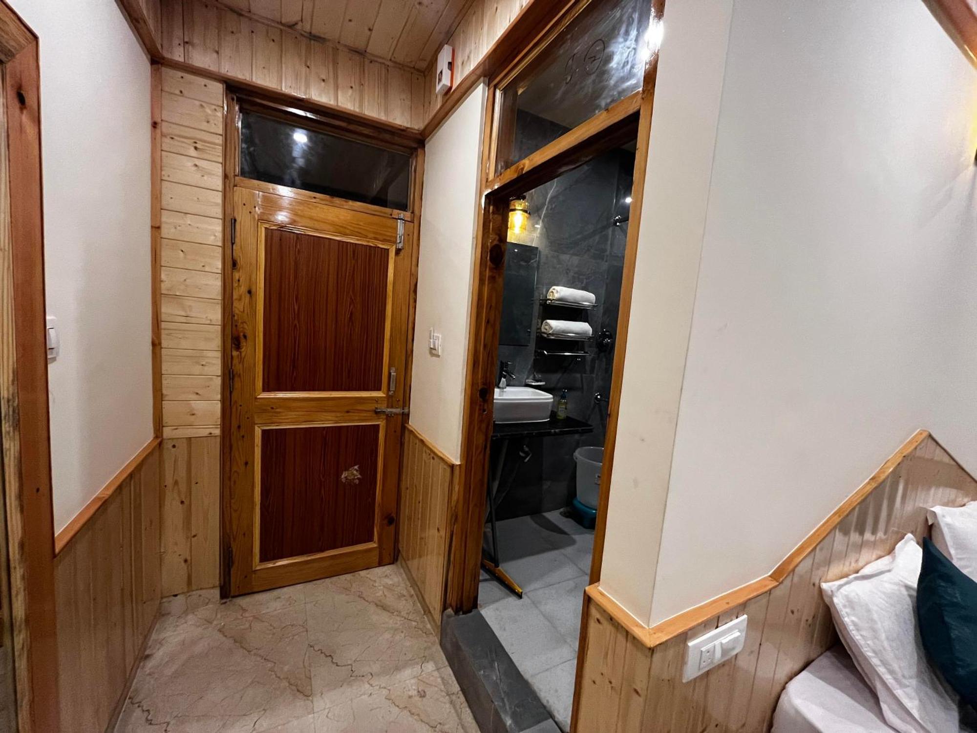 Hotel Mid Orchard Kasol L River Side -Pure Veg Hotel Exterior photo