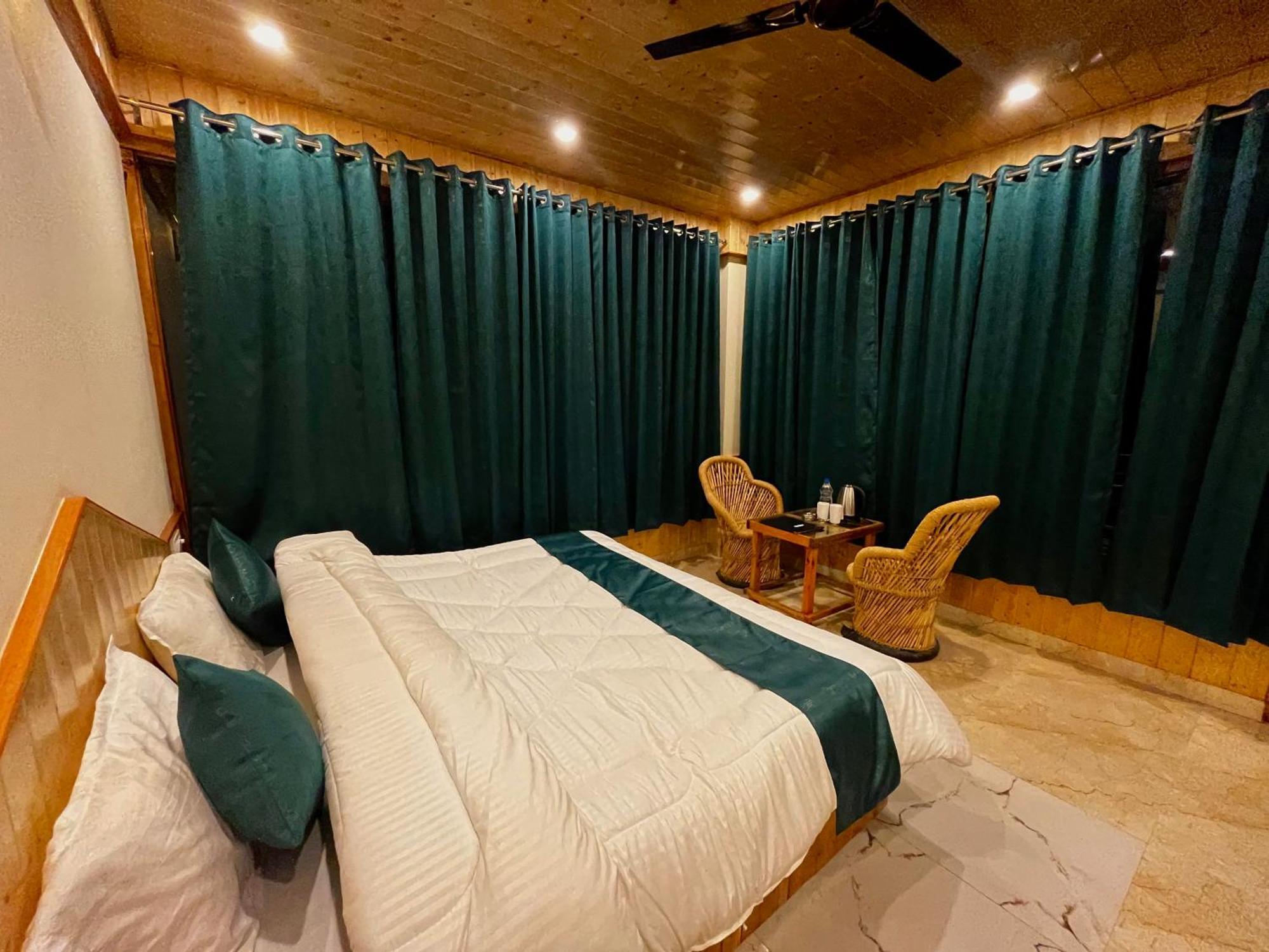 Hotel Mid Orchard Kasol L River Side -Pure Veg Hotel Exterior photo